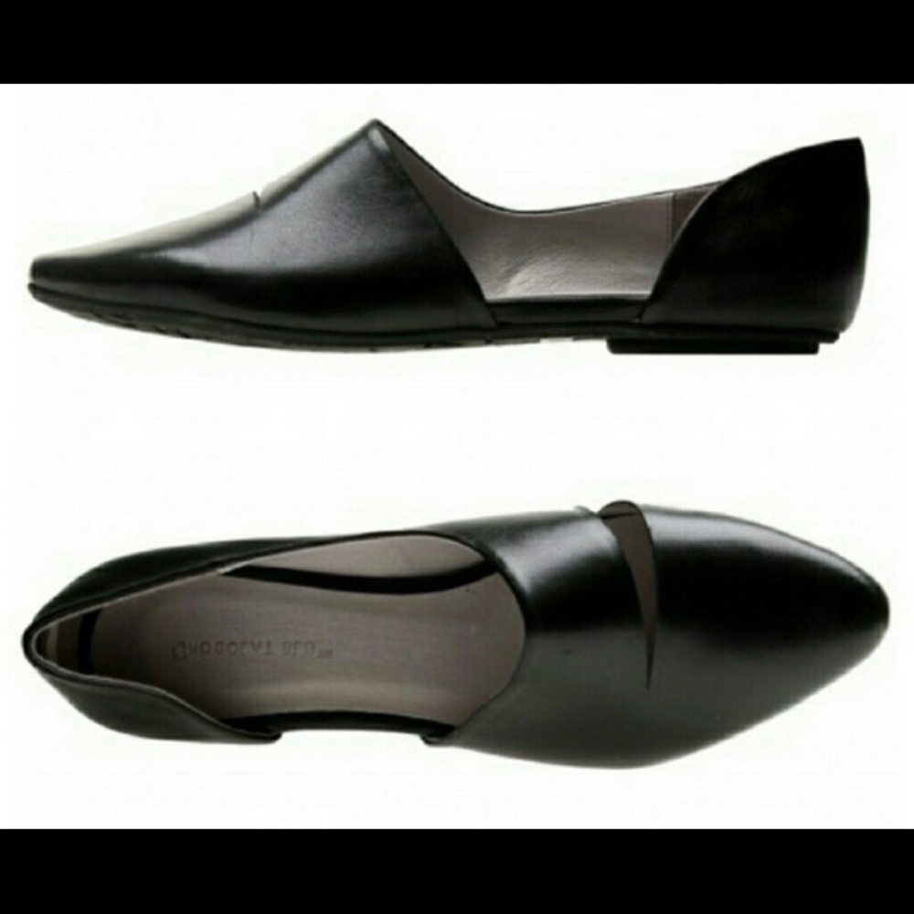 Chocolat Blu assymetrical leather flats